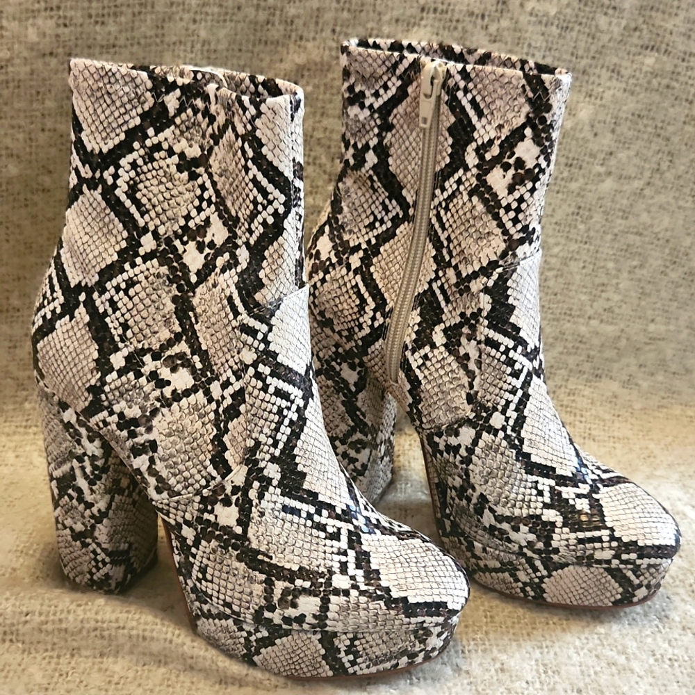 NWT Aldo Sayan Natural Booties Size 7